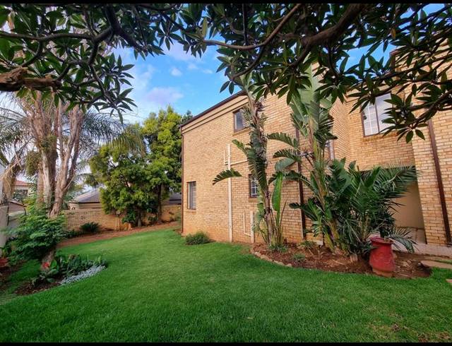 5 BEDROOM TOWNHOUSE FOR SALE IN AMAROSA